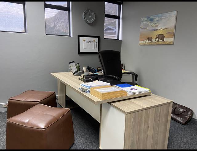 157M² OFFICE FOR SALE IN STEENBERG